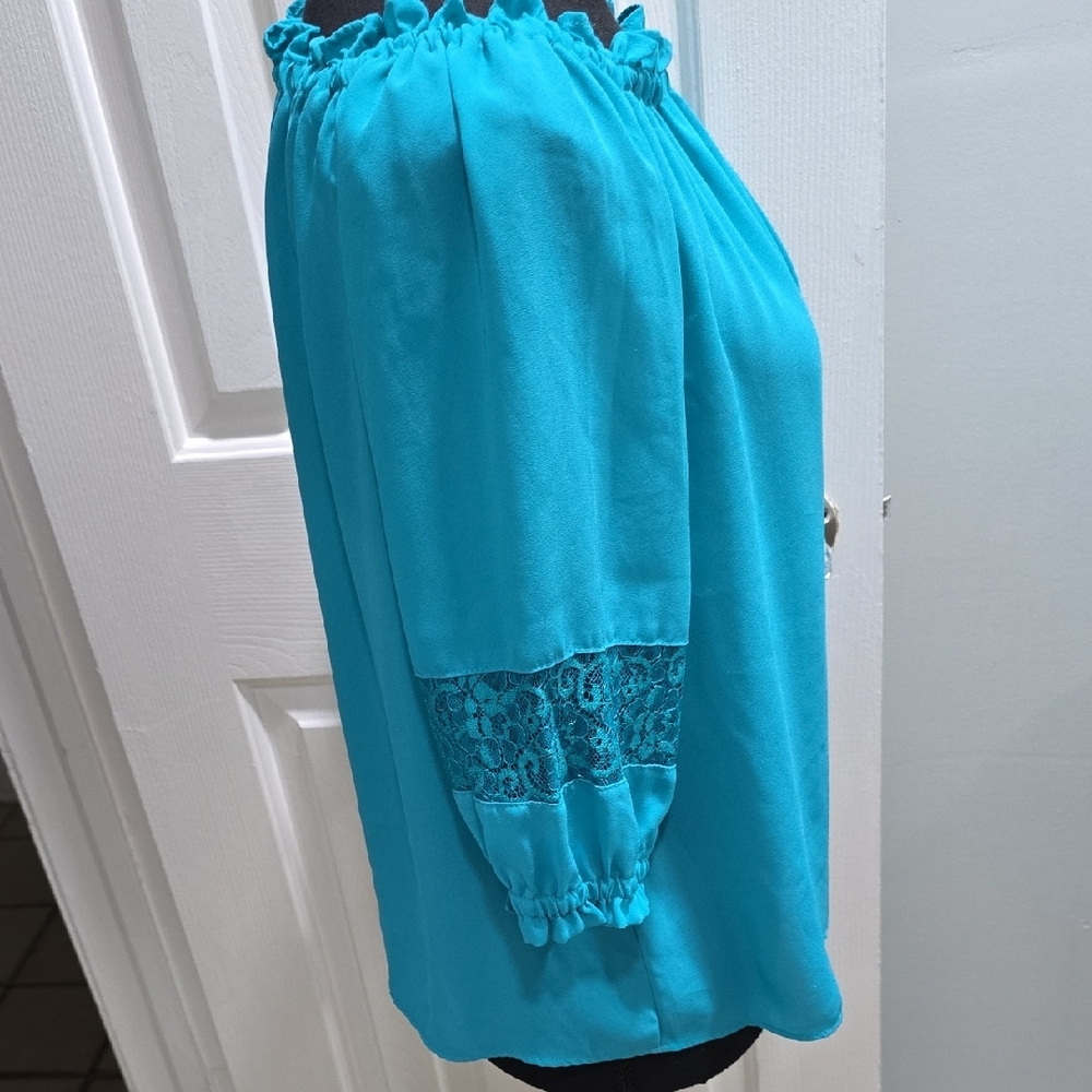 Off-Shoulder Top - Picture 7 of 9